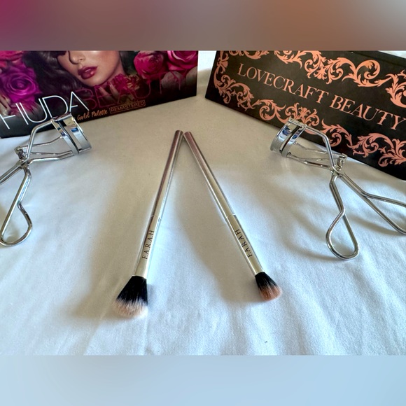 ❤️NWOT❤️F.A.R.A.H PROFESSIONAL MAKEUP BRUSHES❤️
❤️SET OF 2 BRUSHES❤️ - Picture 2 of 4